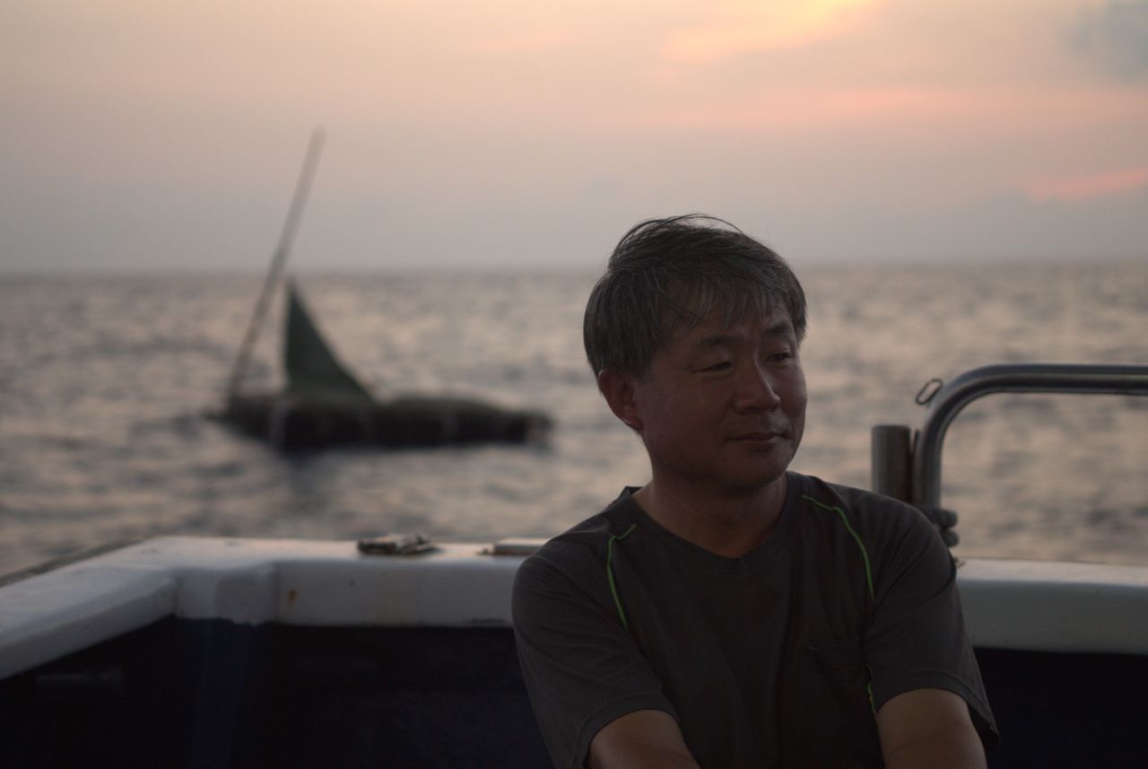 男人與他的海劇照
