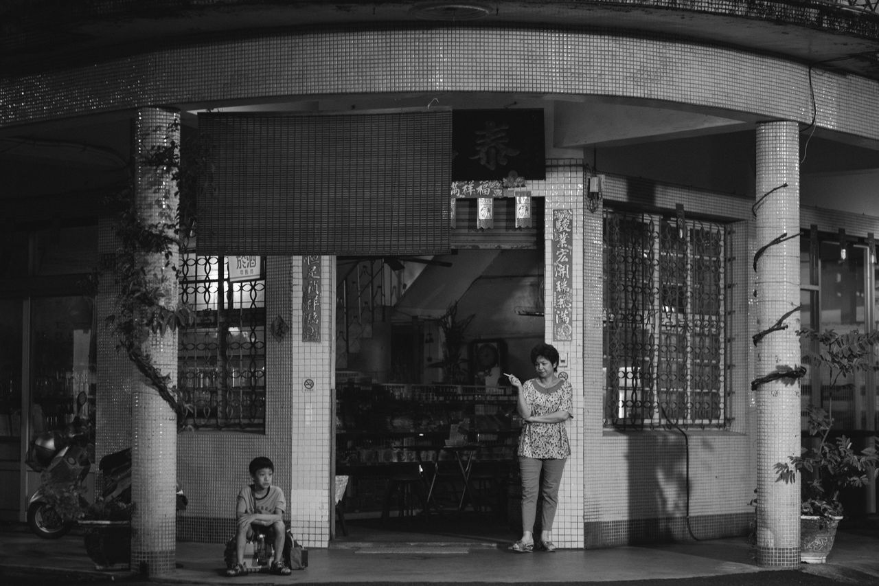 小雁與吳愛麗劇照