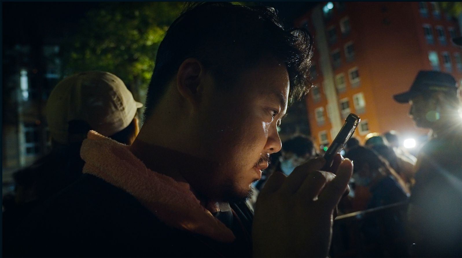 民主，練習中劇照