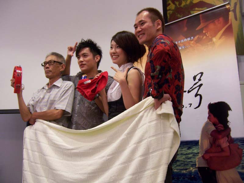 《海角七號》全台票房破二千萬 開心慶功